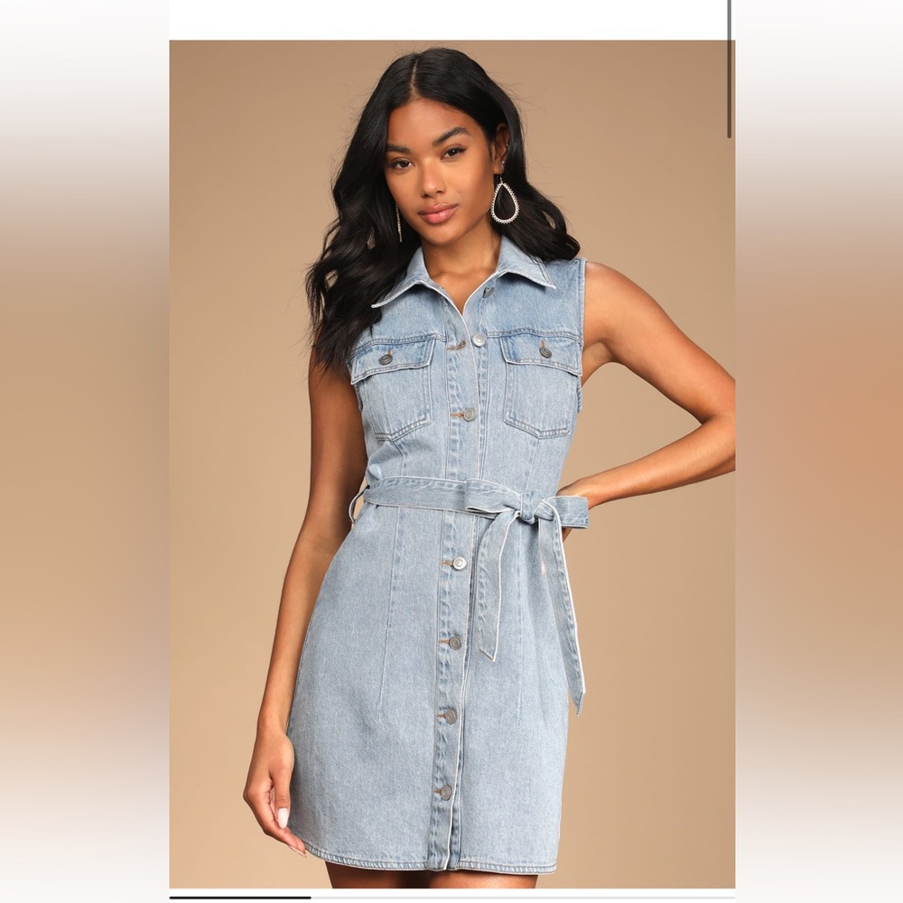 Lulu’s Trendy Throwback Light Wash Denim Button-Up Belted Mini Dress